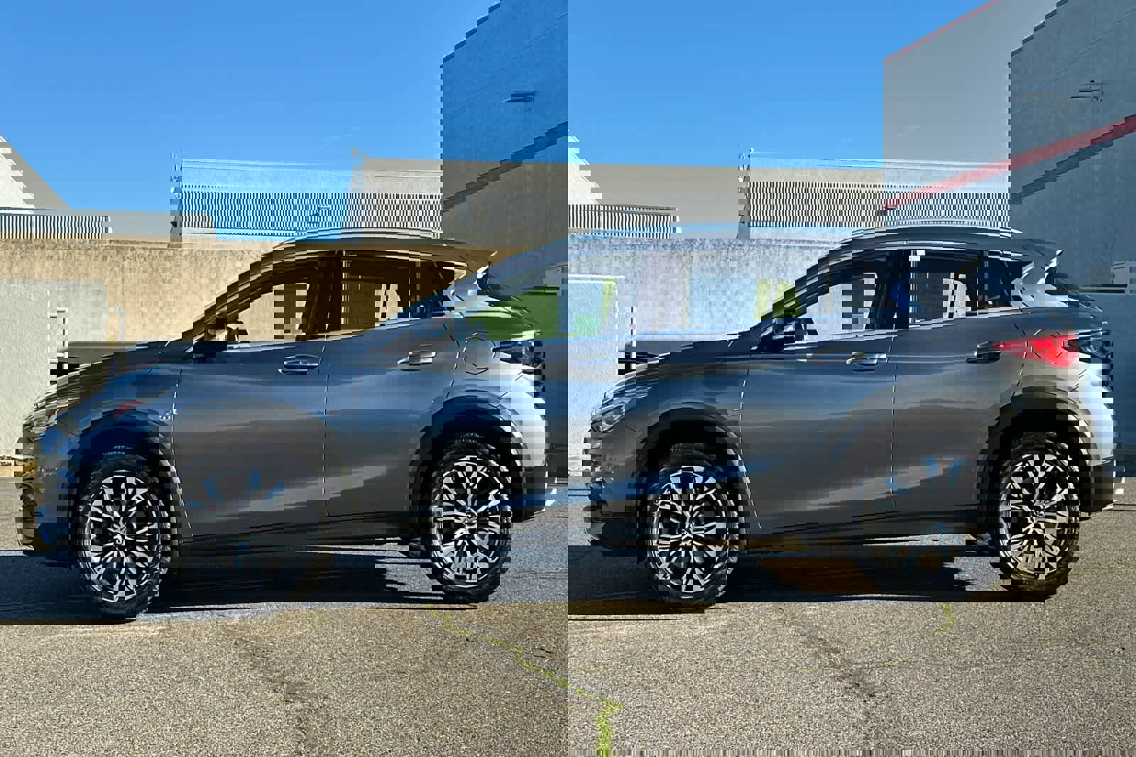 Used 2018 INFINITI QX30 Luxury image 9