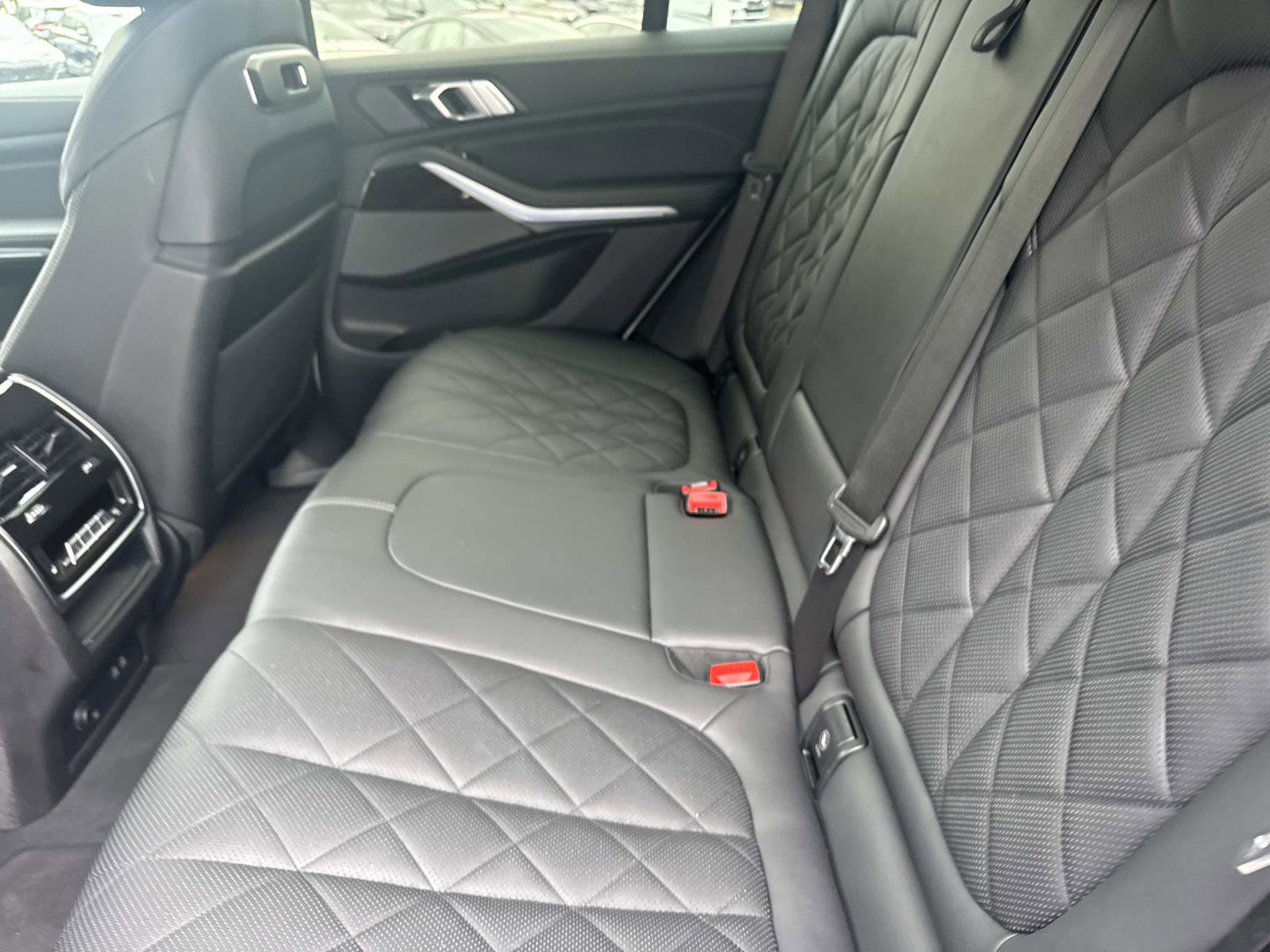 Used 2024 BMW X5 xDrive50e image 13