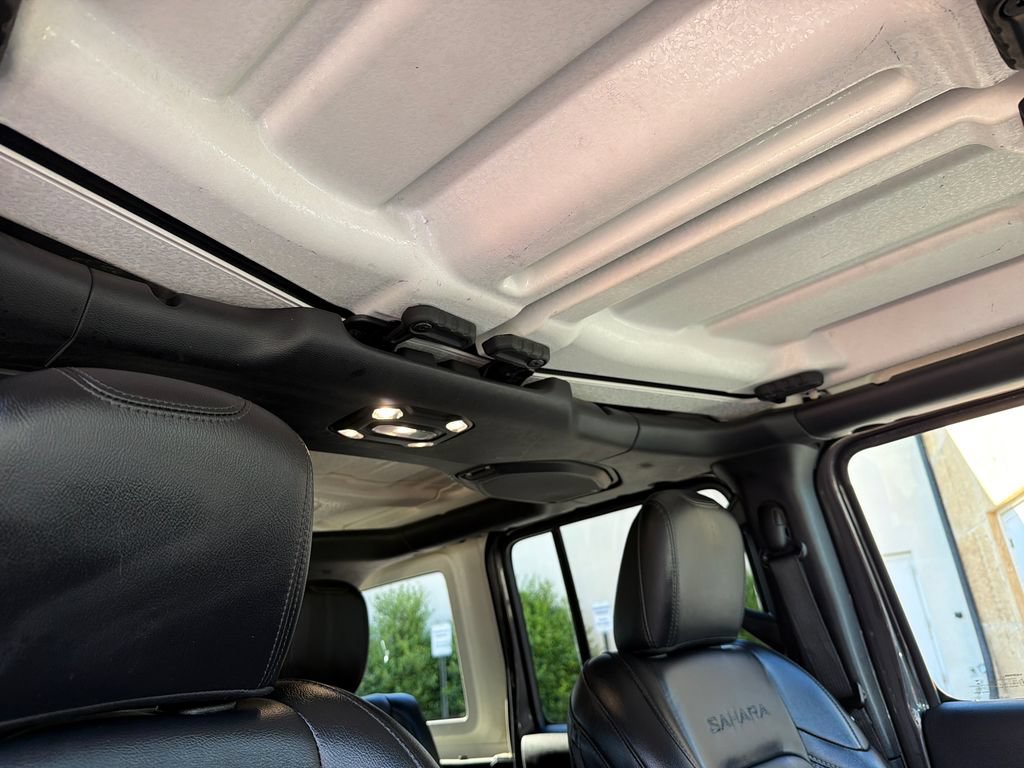 Used 2022 Jeep Wrangler Unlimited Sahara w/ Cold Weather Group AWD/4WD image 10