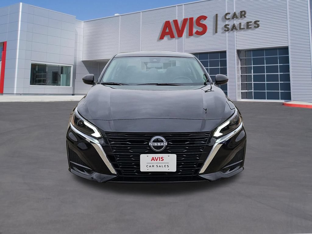 Used 2025 Nissan Altima 2.5 SV FWD image 2