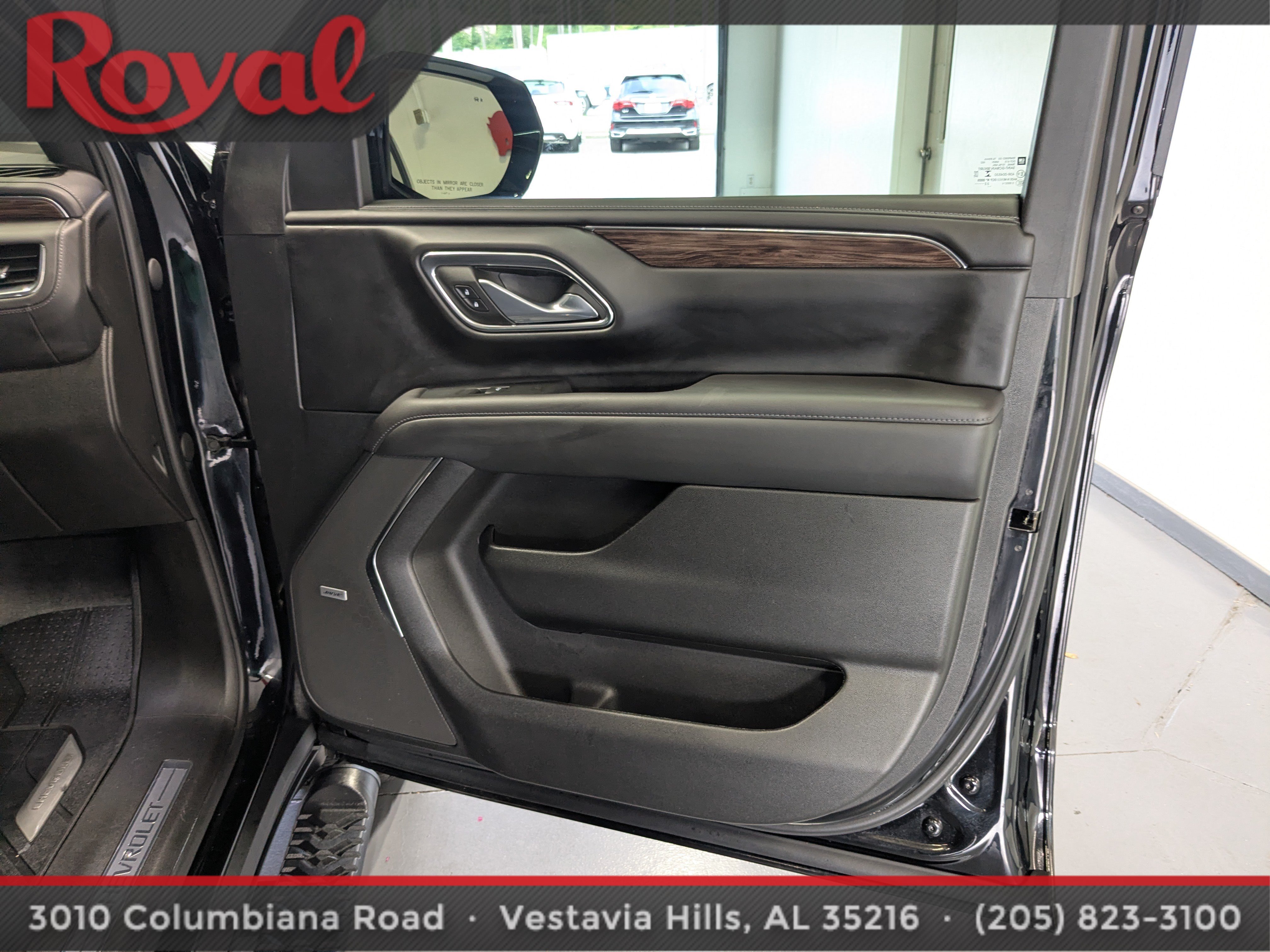 Used 2023 Chevrolet Tahoe Z71 w/ Luxury Package AWD/4WD image 7