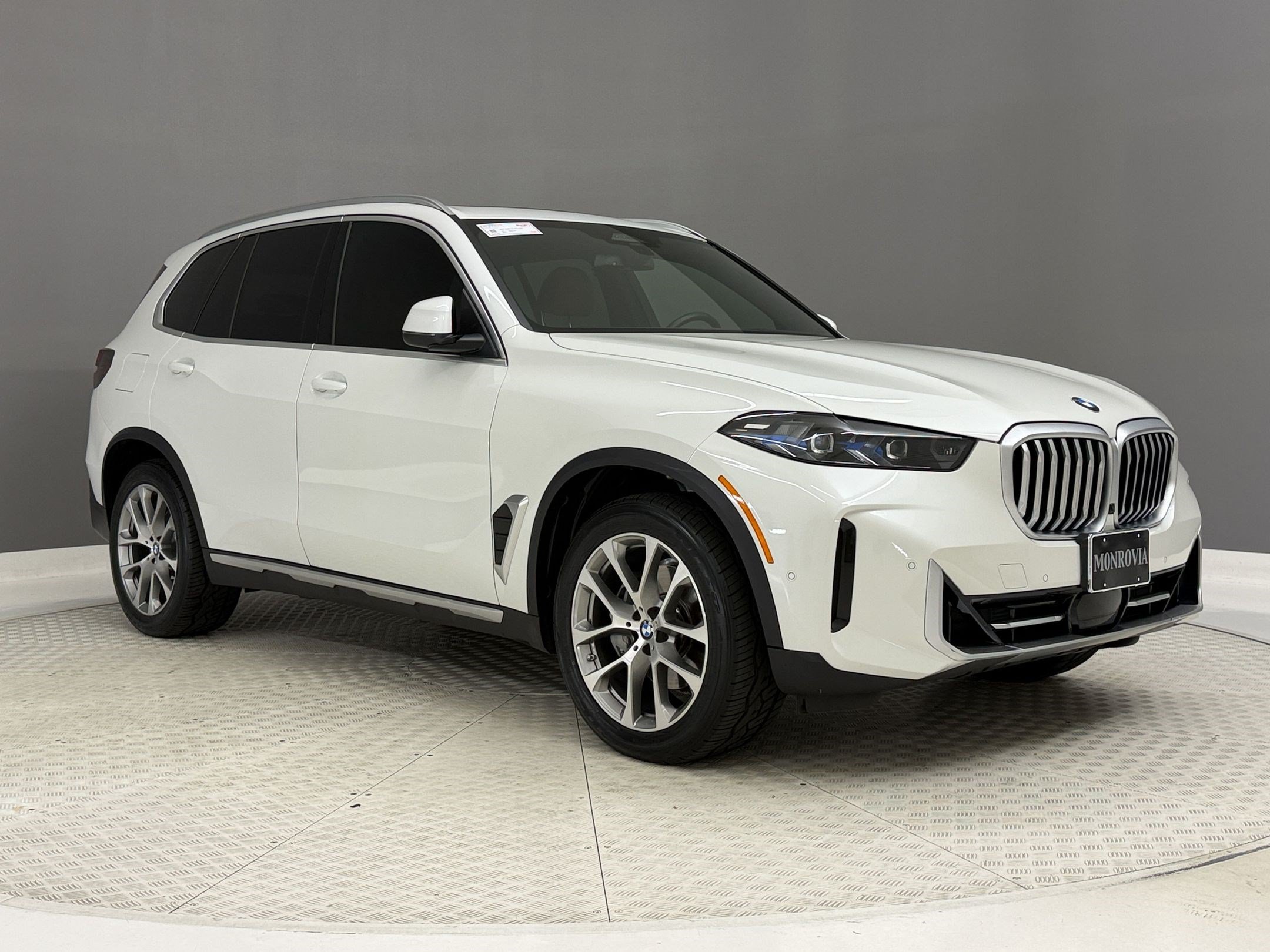 Used 2024 BMW X5 xDrive40i w/ Premium Package AWD/4WD image 7