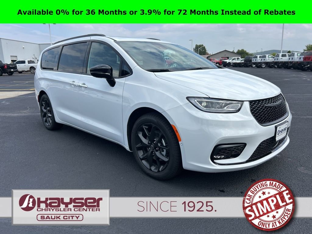 New 2026 Chrysler Pacifica Limited w/ S Appearance Package