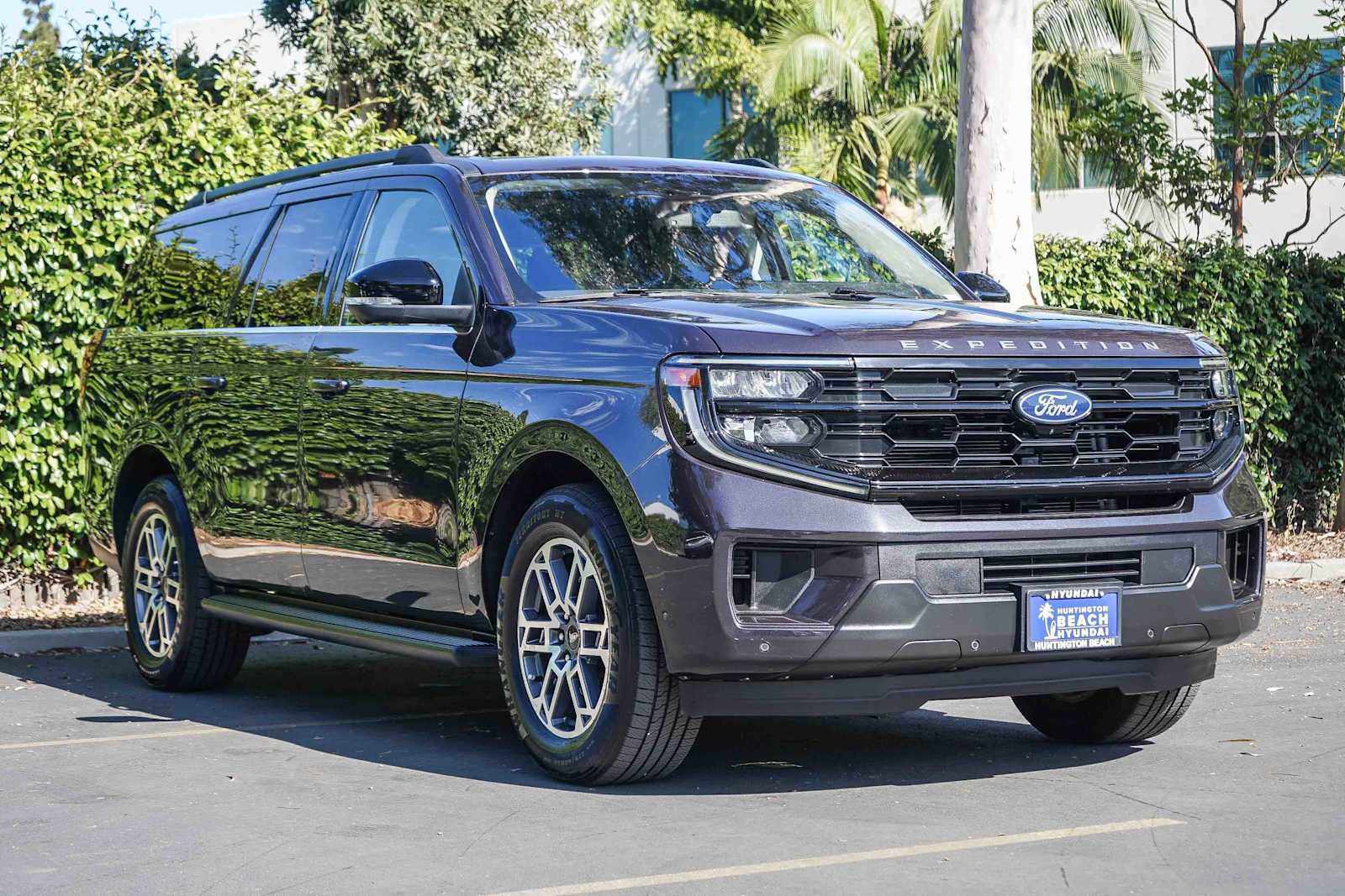 Used 2025 Ford Expedition Max Active RWD image 3