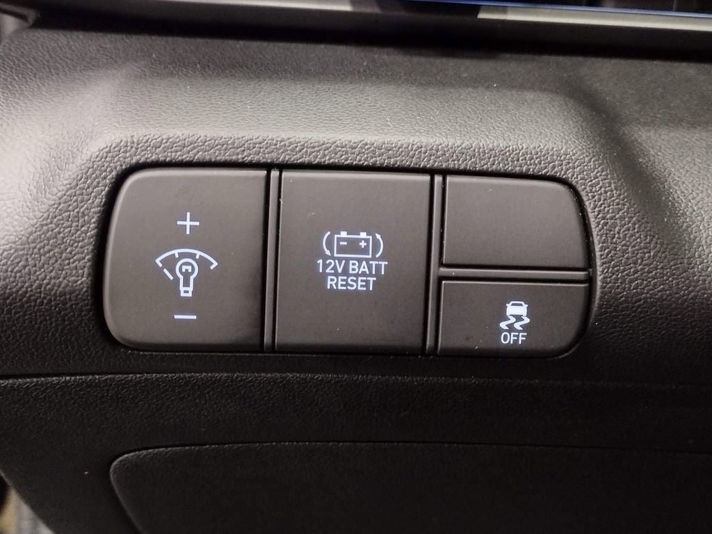 New 2025 Hyundai Elantra SEL image 23