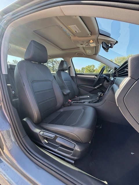 Used 2021 Volkswagen Passat 2.0T SE image 14