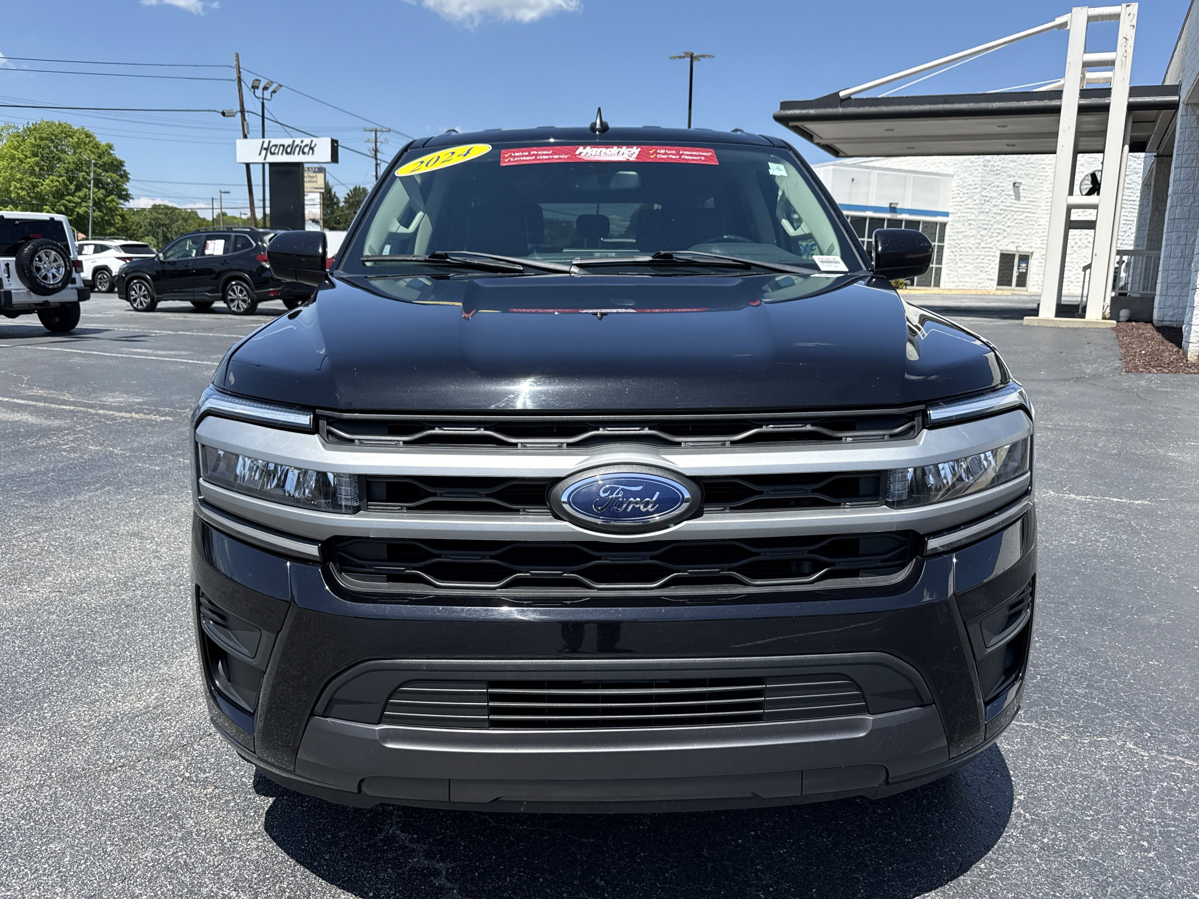Used 2024 Ford Expedition Max XLT AWD/4WD image 3