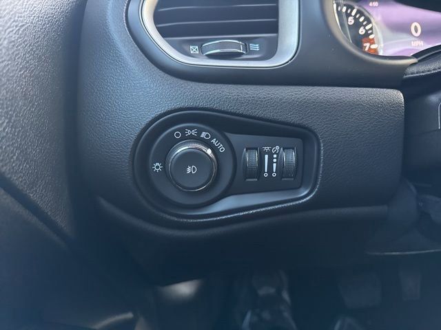 Used 2021 Jeep Renegade Latitude image 21