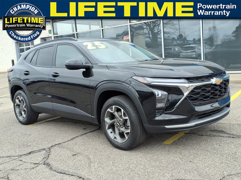 Used 2025 Chevrolet Trax LT image 1