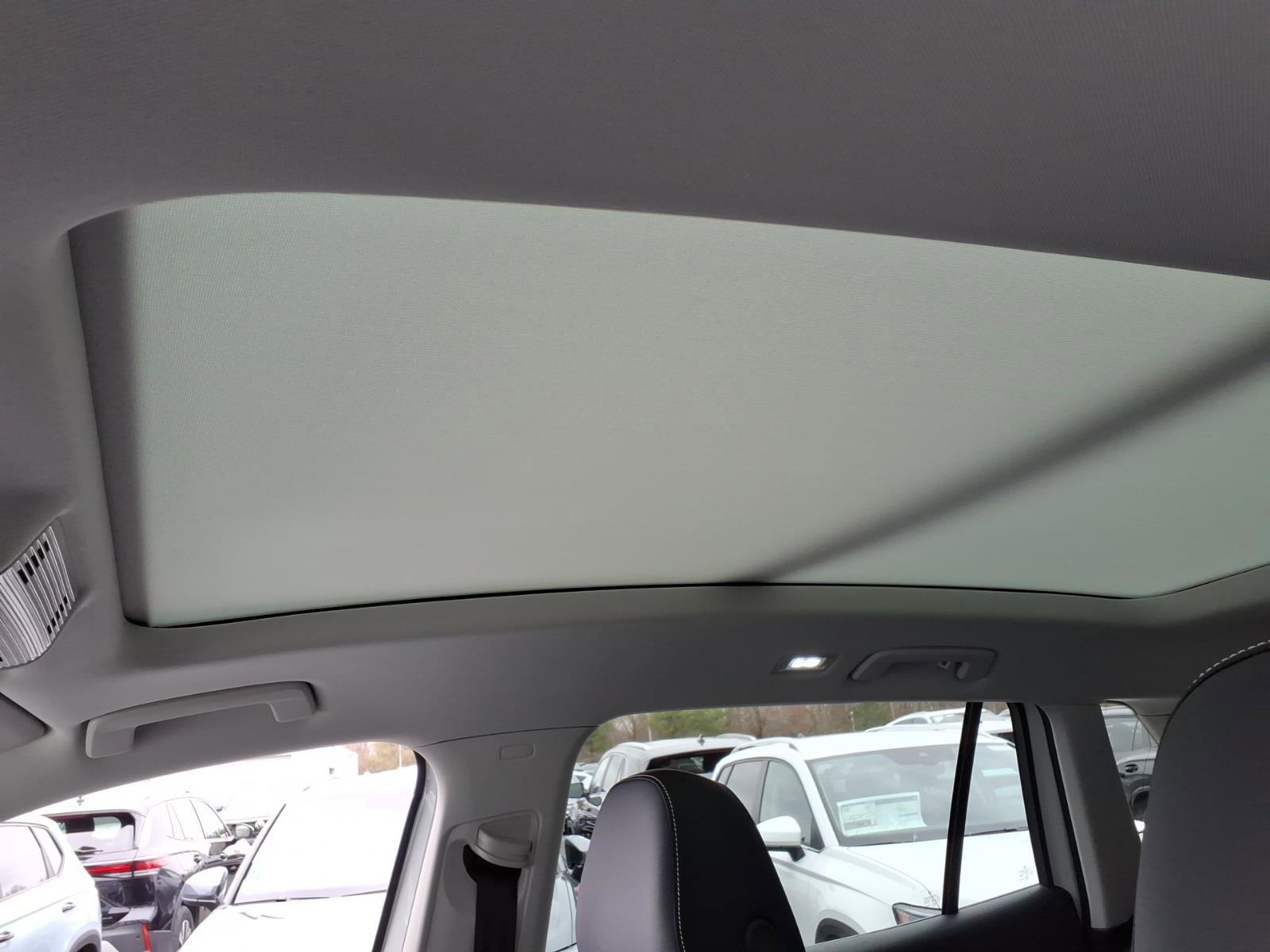 New 2025 Volkswagen Tiguan SE image 17