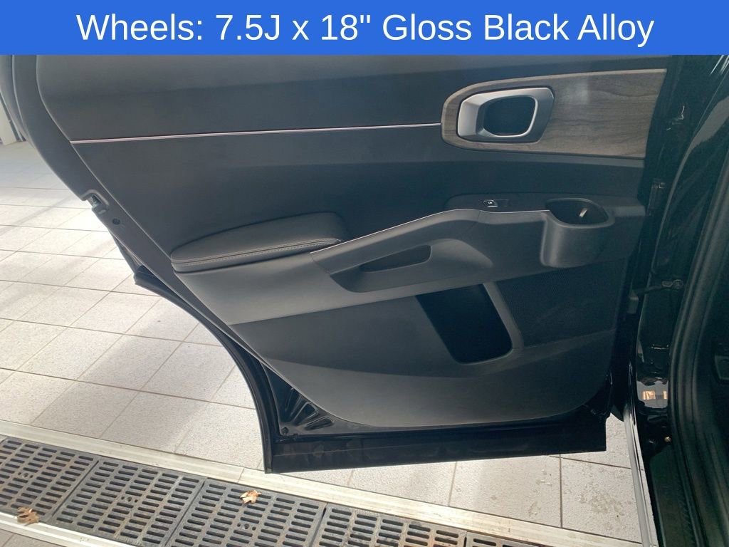 Used 2023 Kia Sorento S image 14