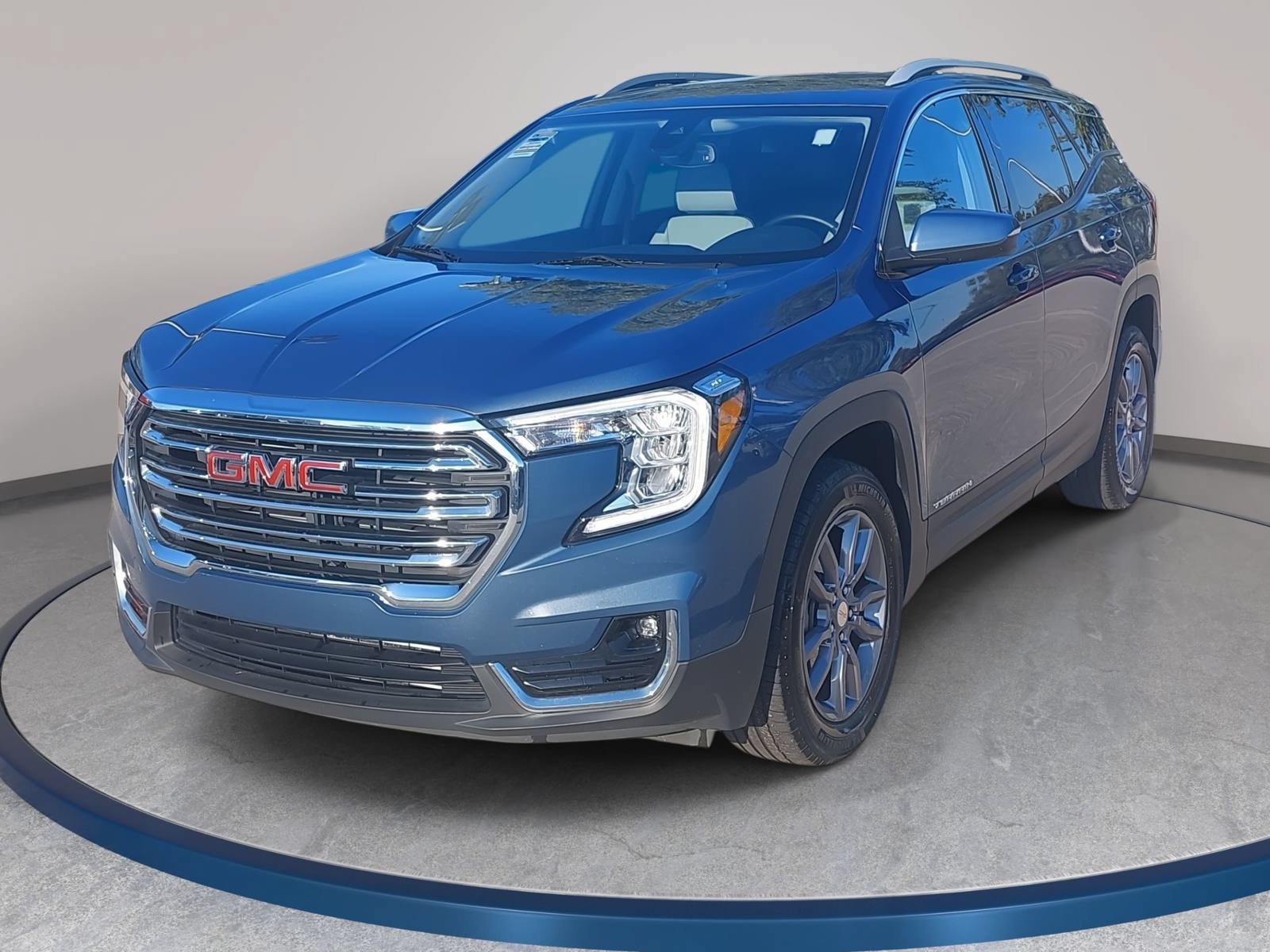 Used 2024 GMC Terrain SLT AWD/4WD image 1