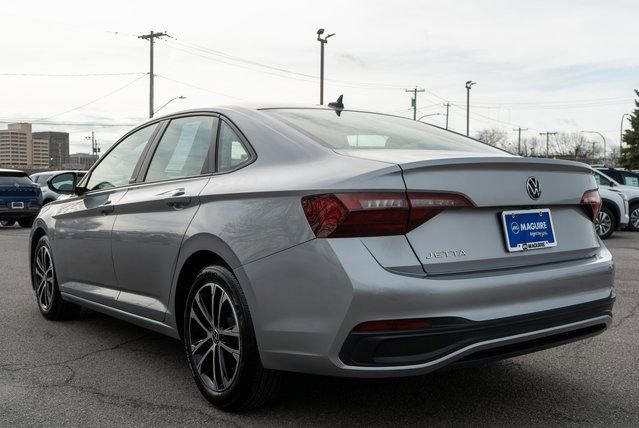 Used 2024 Volkswagen Jetta Sport image 8