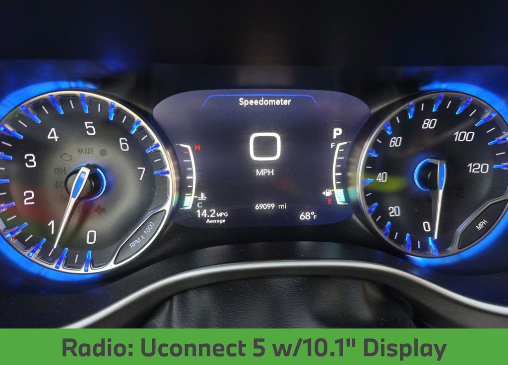 Used 2023 Chrysler Pacifica Touring-L FWD image 5