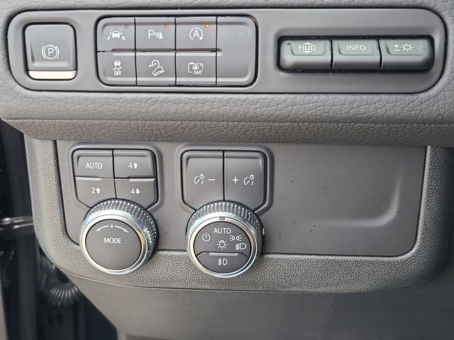 Used 2024 GMC Yukon XL Denali AWD/4WD image 23