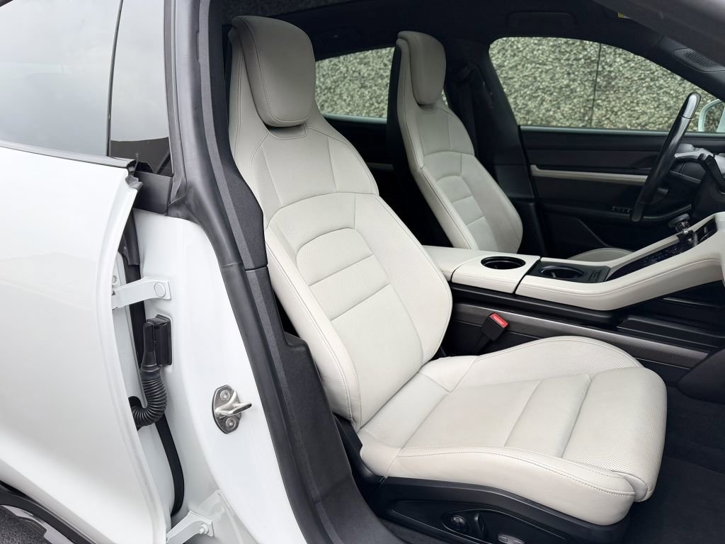 Used 2022 Porsche Taycan 4S AWD/4WD image 33