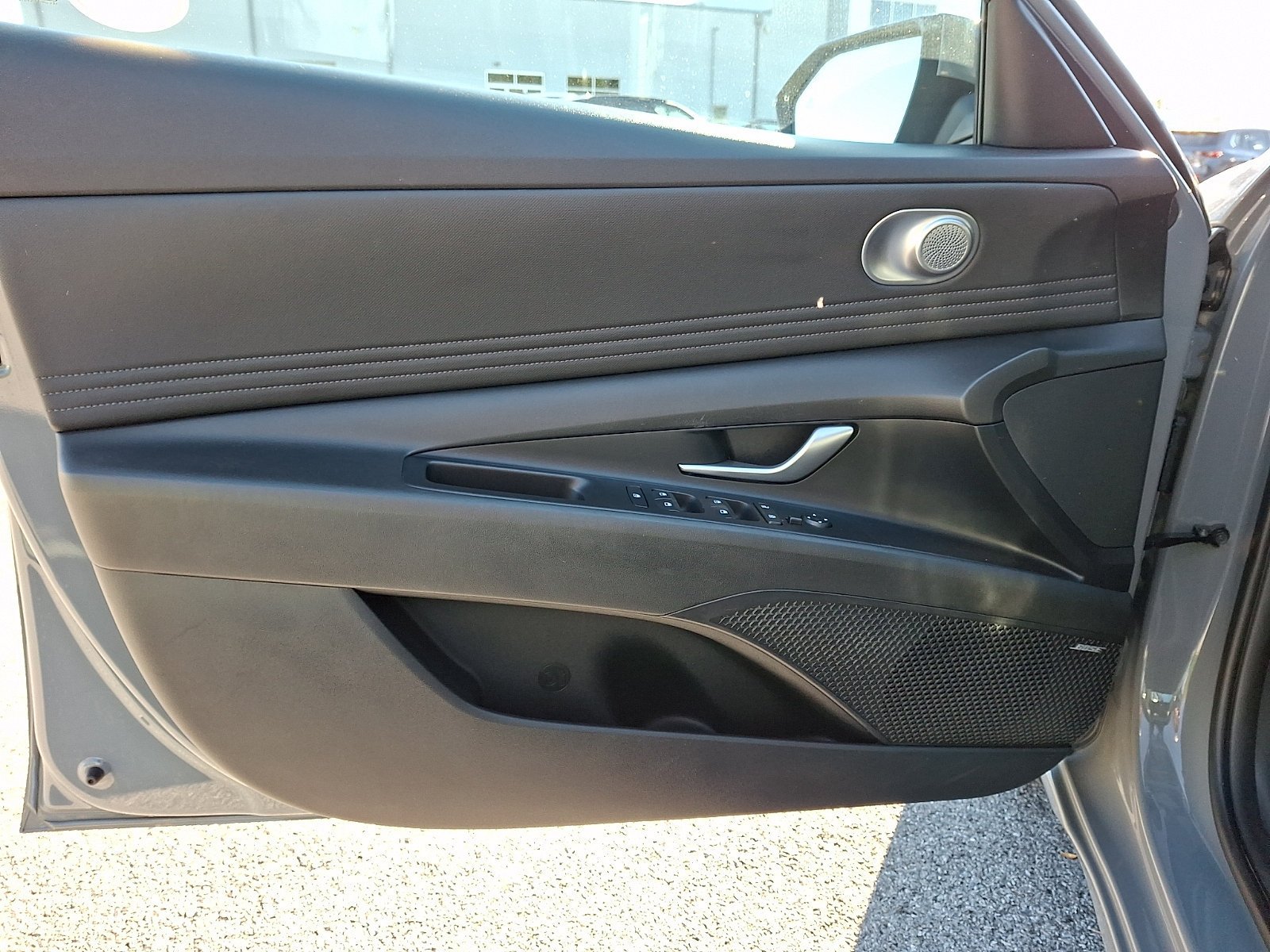 Used 2022 Hyundai Elantra Limited w/ Preferred Accessory Package FWD image 13