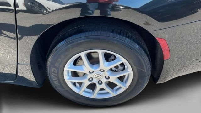 Used 2022 Chrysler Voyager LX FWD image 5