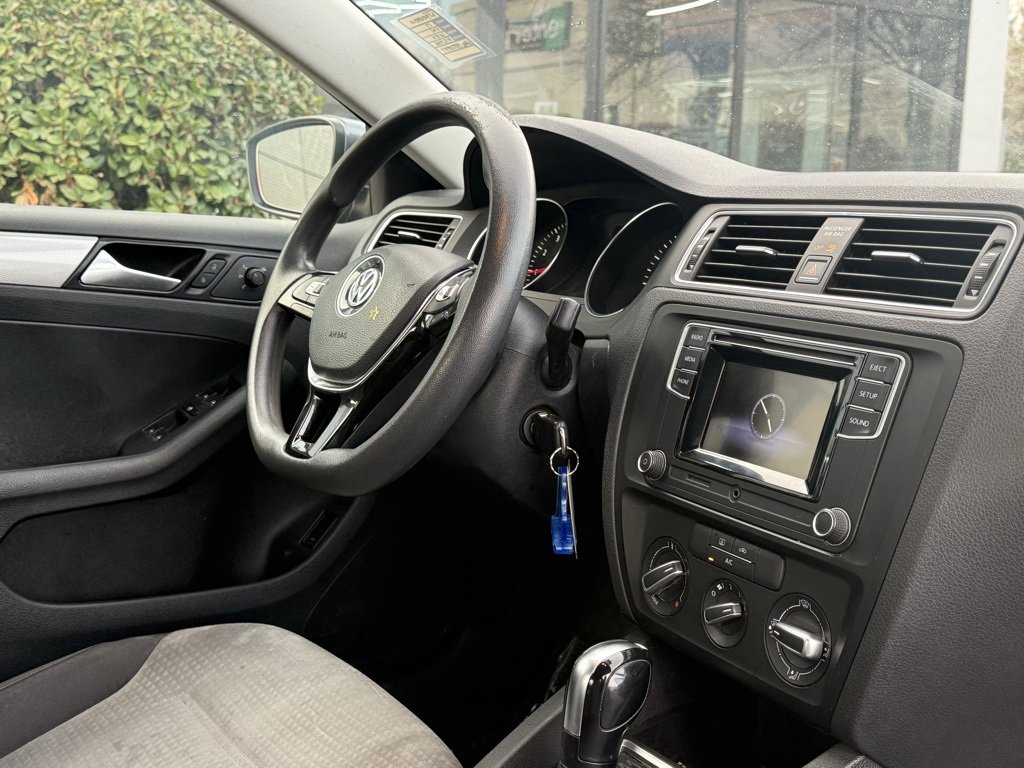 Used 2017 Volkswagen Jetta S image 28