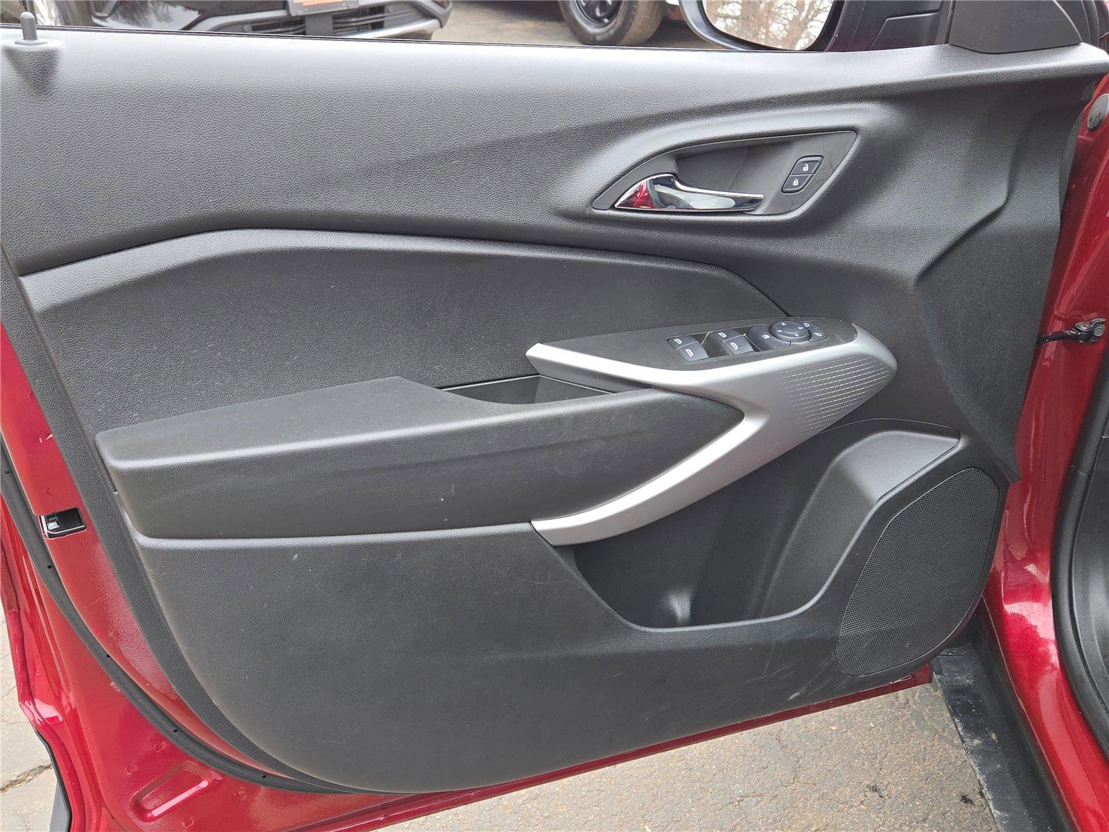 Used 2024 Chevrolet Trax RS w/ Driver Confidence Package image 17