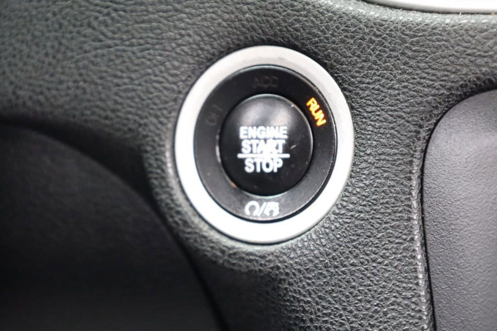 Used 2016 Dodge Charger SXT w/ Navigation & Travel Group image 32