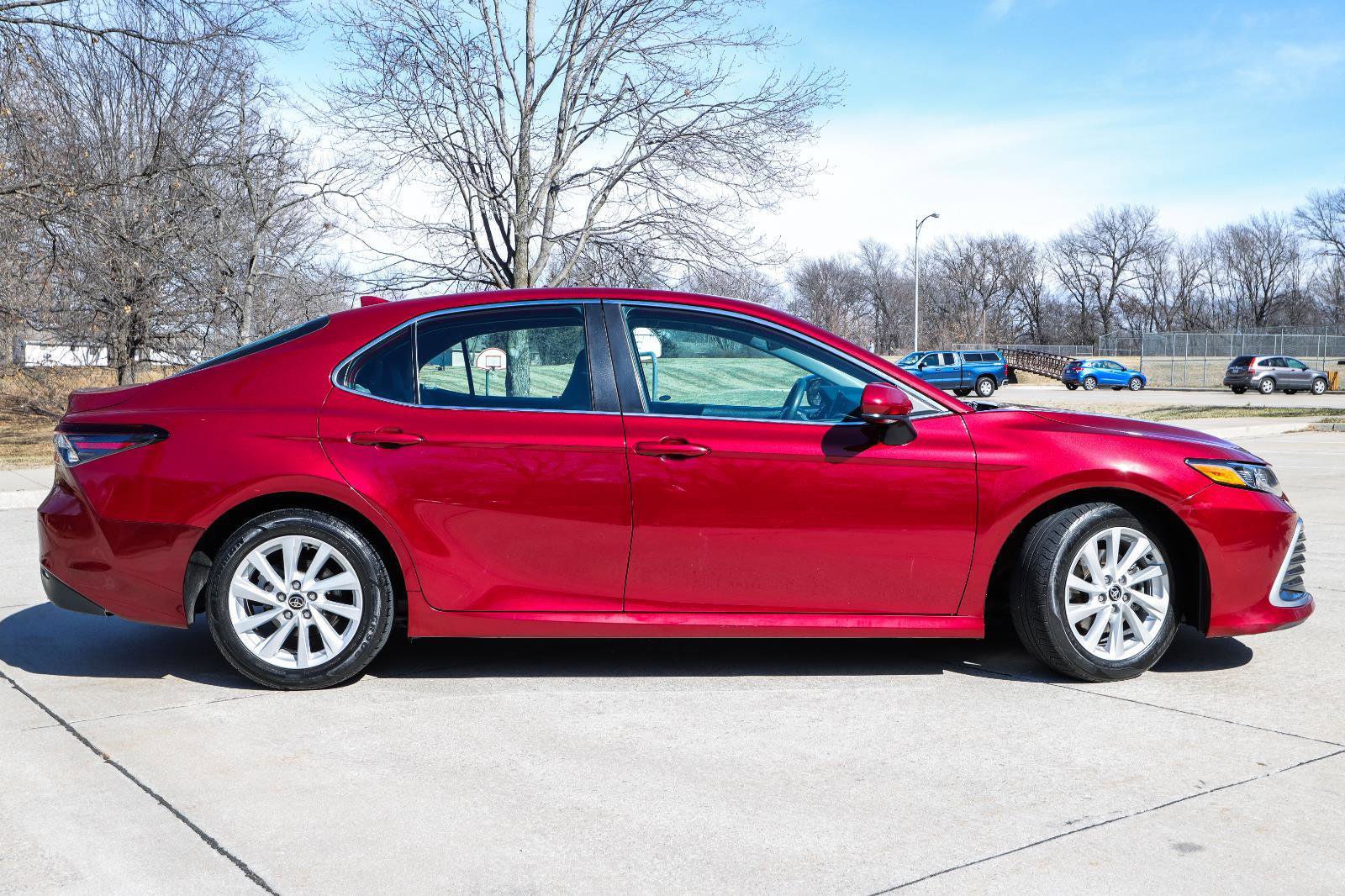 Used 2022 Toyota Camry LE FWD image 5