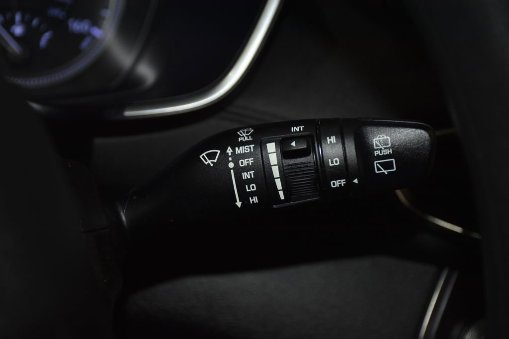 Used 2020 Hyundai Santa Fe SE image 12