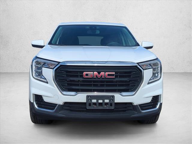Used 2024 GMC Terrain SLE image 2