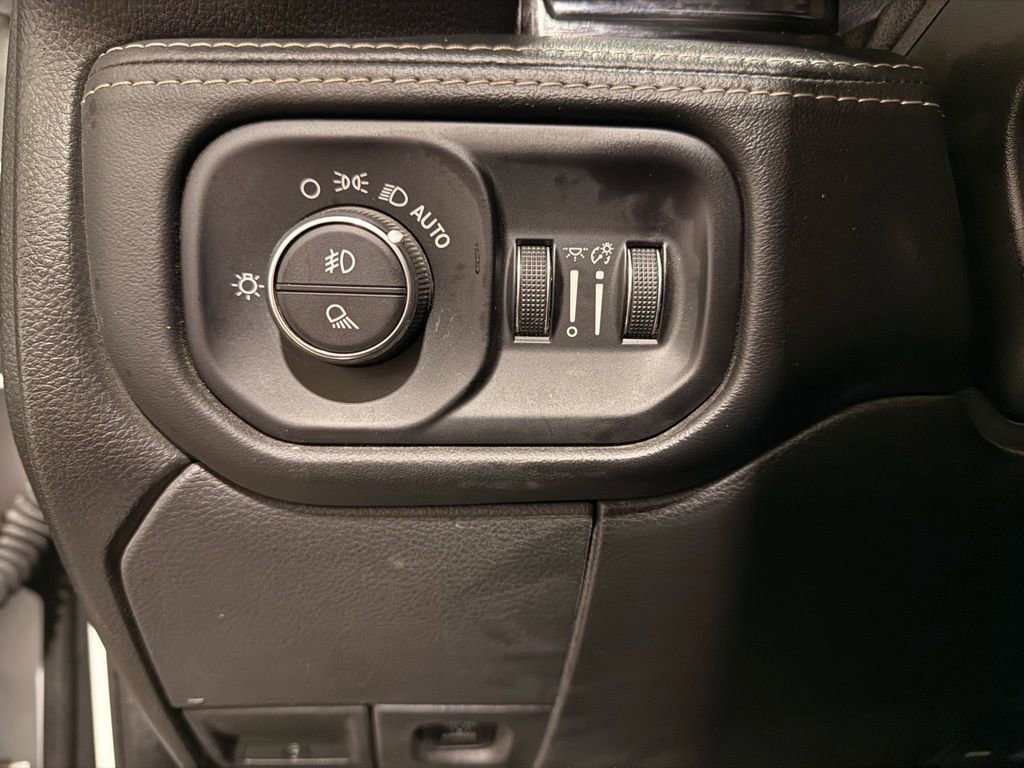 Used 2022 RAM 2500 Limited w/ Towing Technology Group image 16