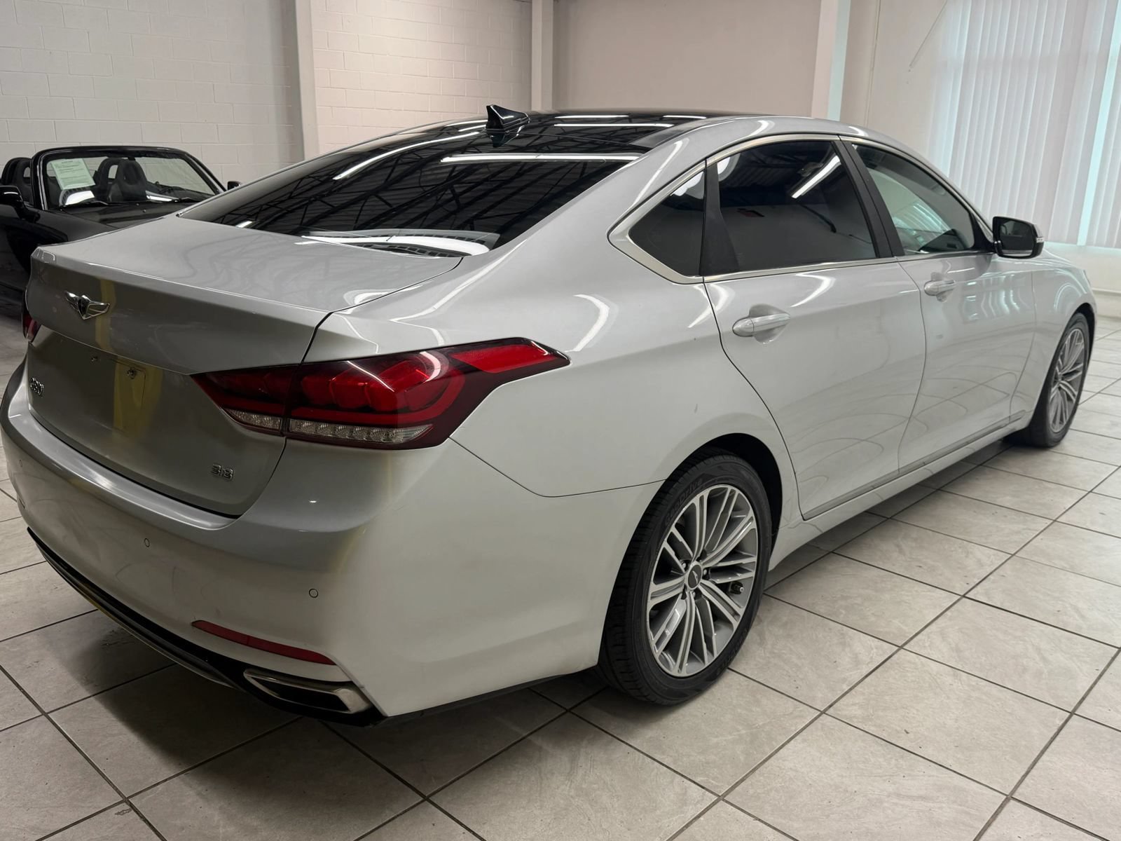 Used 2018 Genesis G80 3.8 w/ Option Group 02 RWD image 9