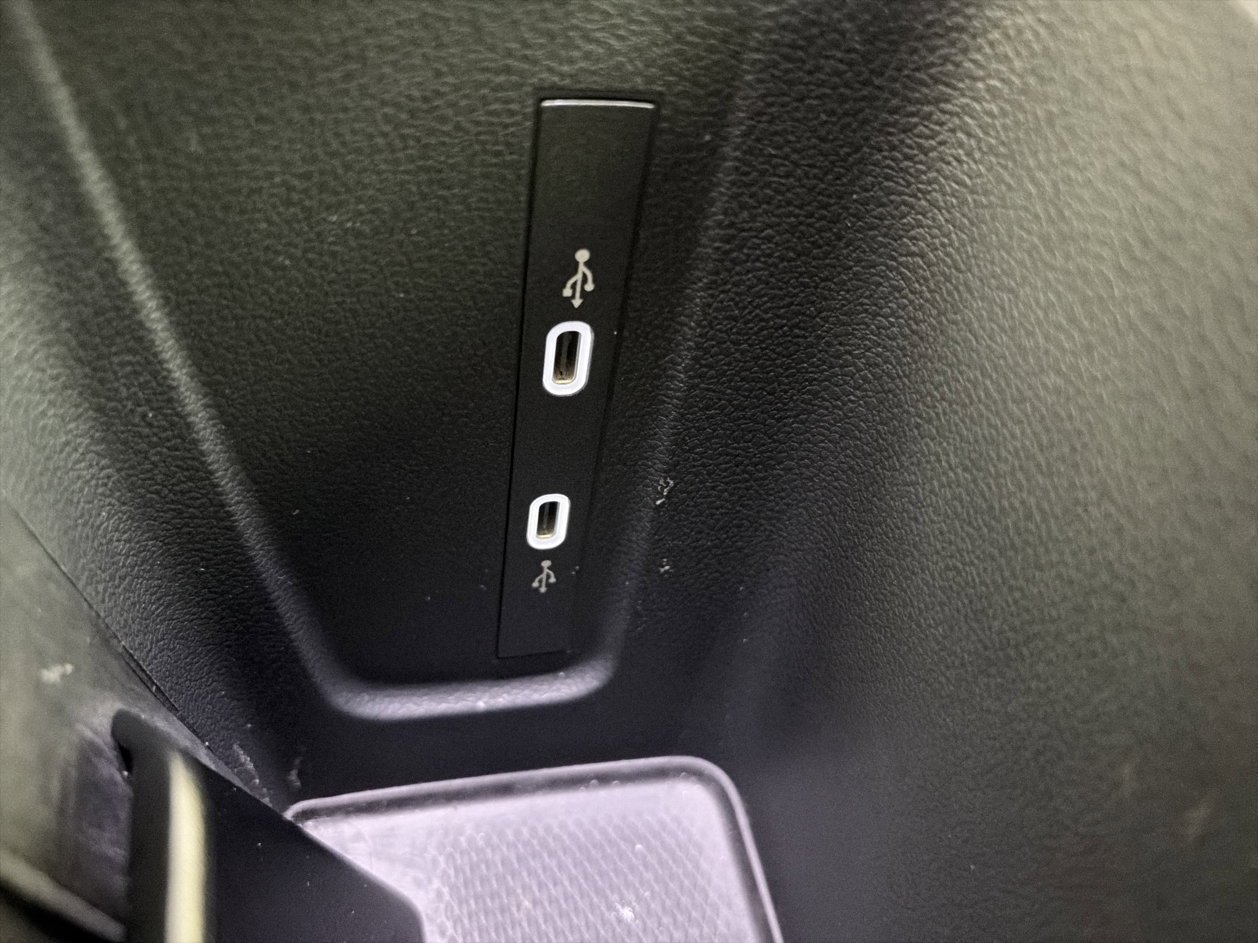 Used 2025 Volkswagen Tiguan SE AWD/4WD image 29