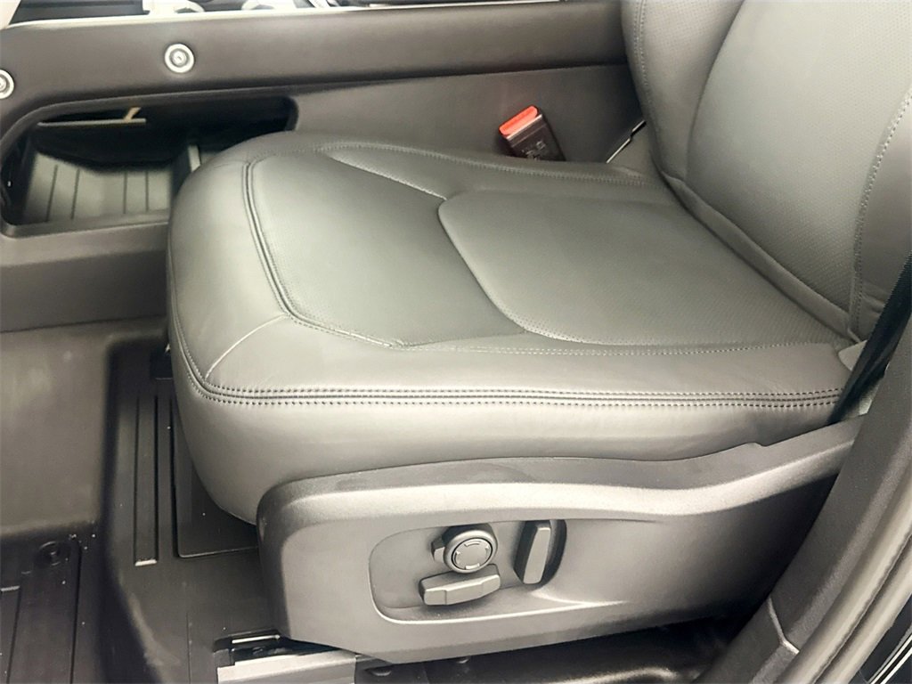 New 2026 Land Rover Defender 110 X-Dynamic SE image 19