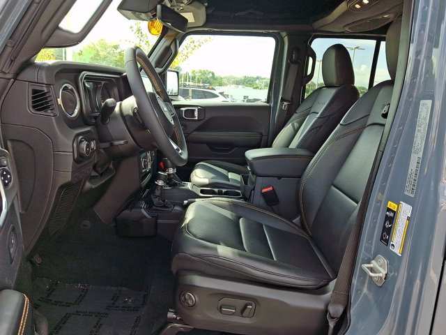 Used 2024 Jeep Wrangler Unlimited Sahara w/ Technology Group AWD/4WD image 13