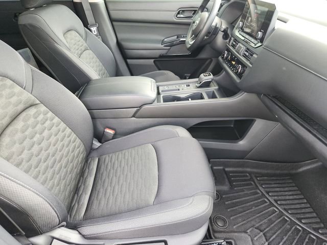Used 2025 Nissan Pathfinder S FWD image 9
