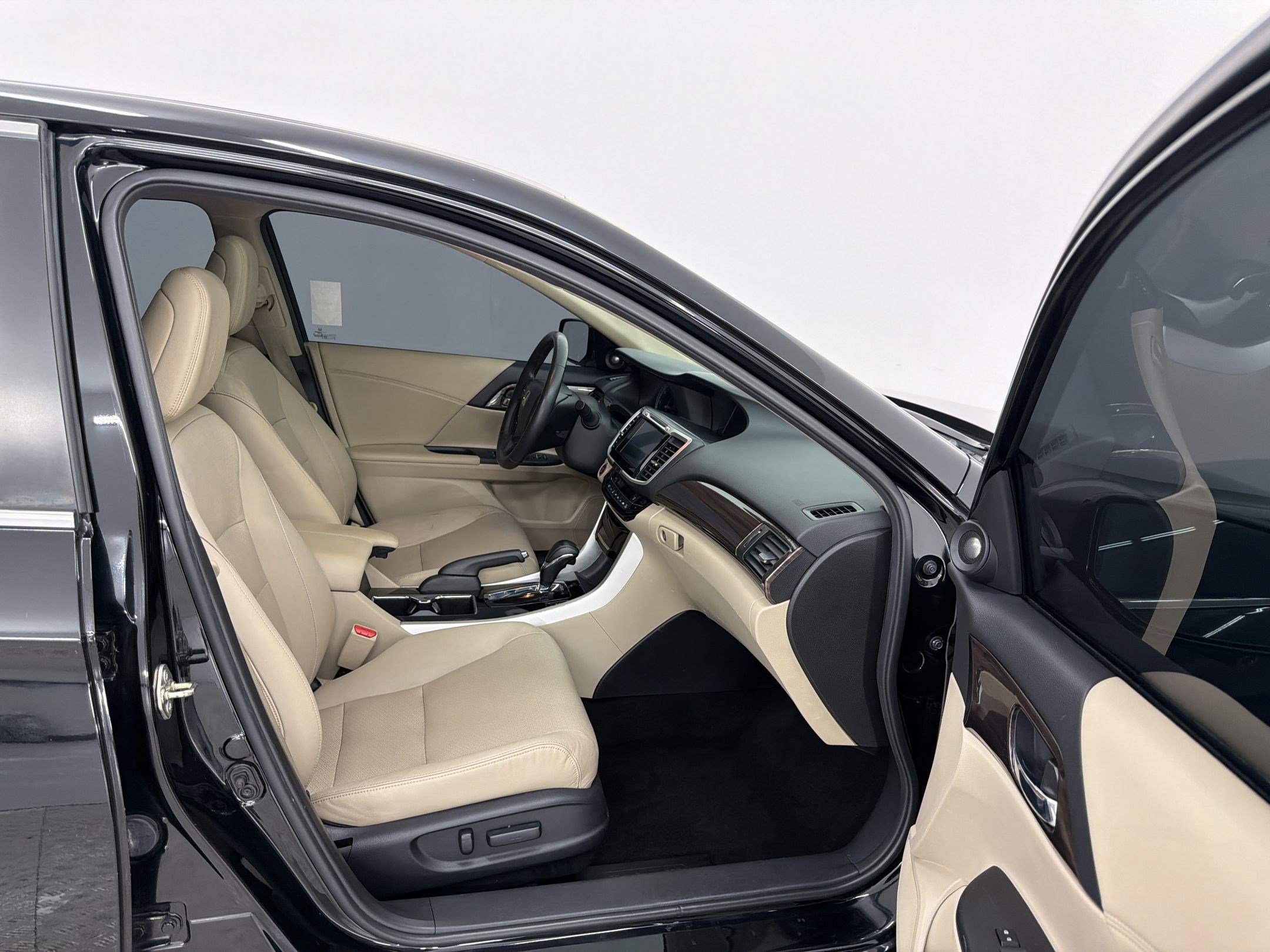 Used 2016 Honda Accord EX-L image 29