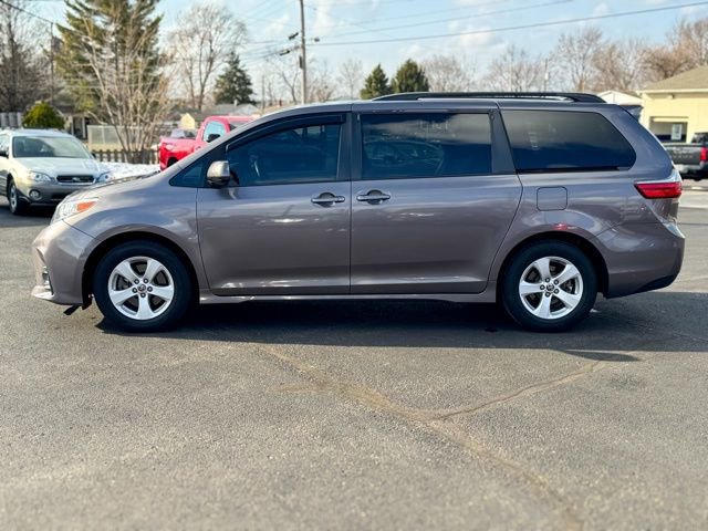 Used 2020 Toyota Sienna LE image 4