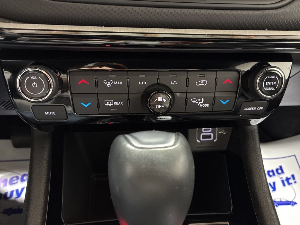 Used 2025 Jeep Compass Trailhawk AWD/4WD image 18