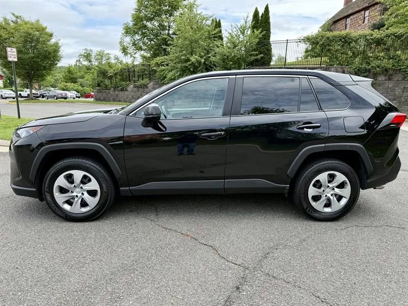 Used 2022 Toyota RAV4 LE image 5