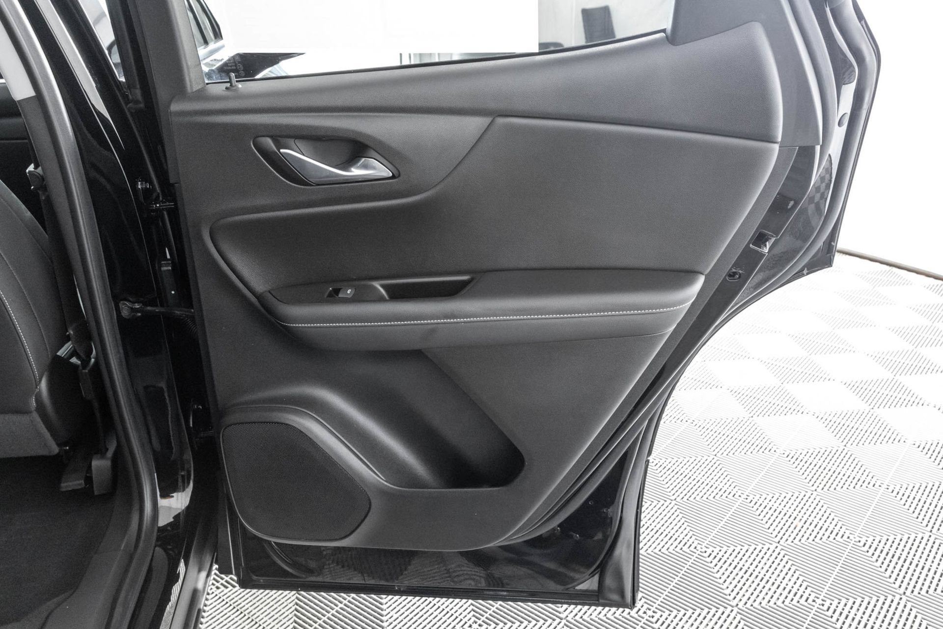 Certified 2023 Chevrolet Blazer LT w/ Sound & Technology Package FWD image 44