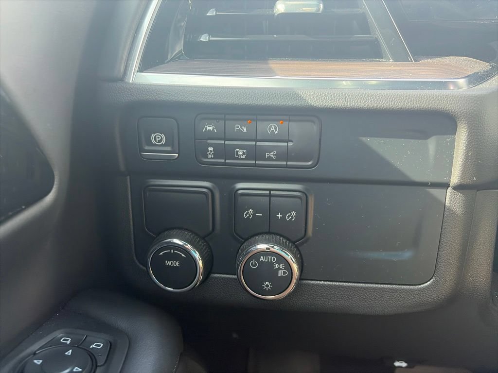 Used 2025 Chevrolet Tahoe LT RWD image 18