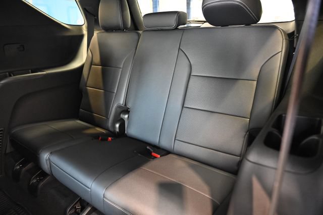 New 2026 Chevrolet Traverse LT w/ Midnight/Sport Edition FWD image 12