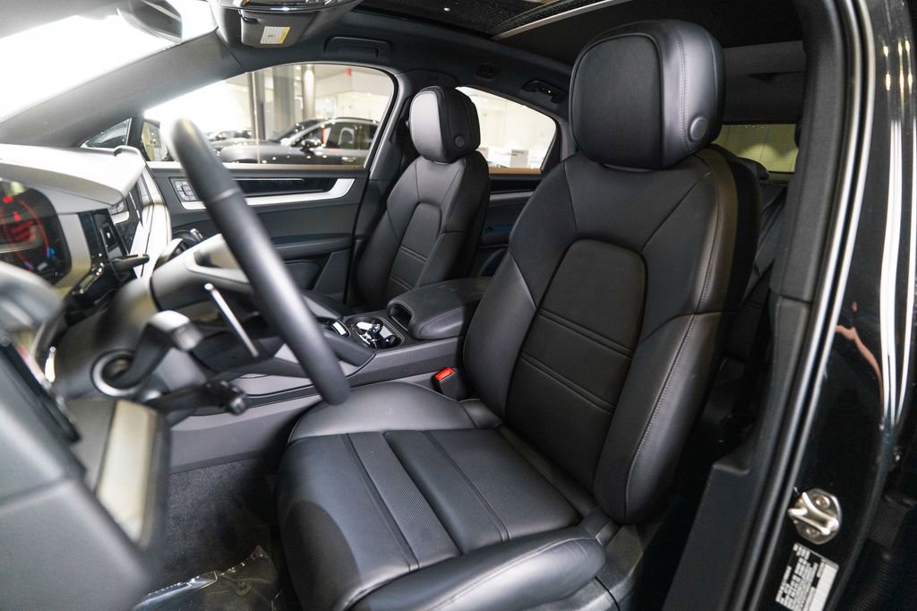 Certified 2025 Porsche Cayenne Coupe image 5