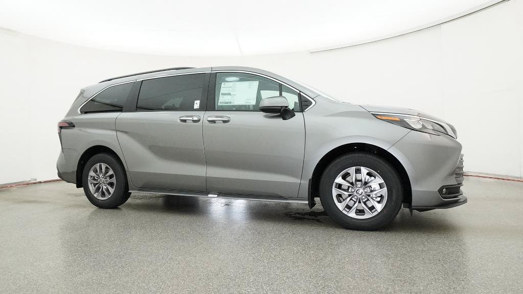 New 2026 Toyota Sienna XLE FWD image 31