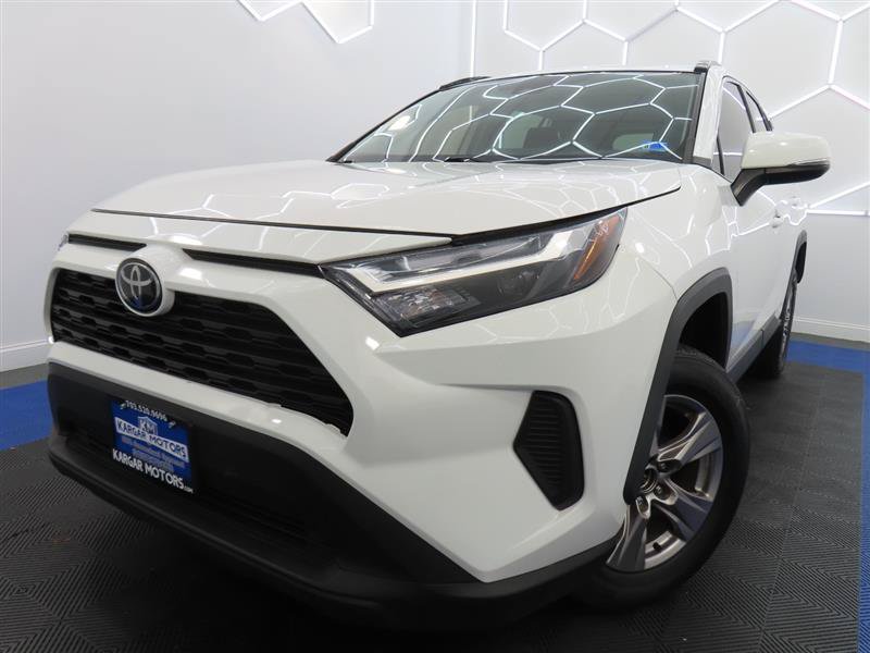 Used 2022 Toyota RAV4 XLE FWD image 2