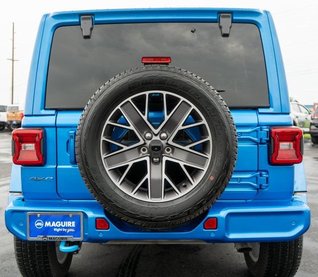 Used 2023 Jeep Wrangler Unlimited Sahara AWD/4WD image 7