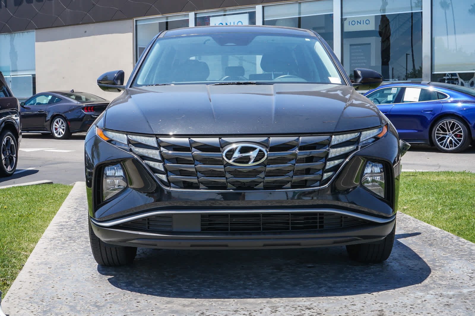 Used 2024 Hyundai Tucson SE FWD image 2