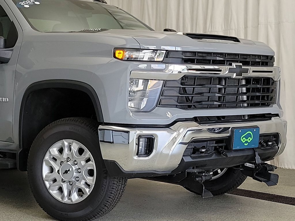 Certified 2024 Chevrolet Silverado 2500 LT w/ Convenience Package image 3