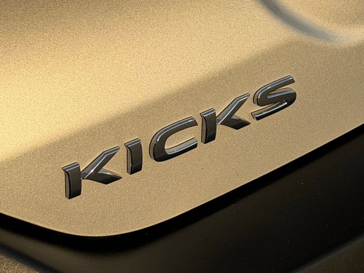 Certified 2020 Nissan Kicks SR FWD image 11