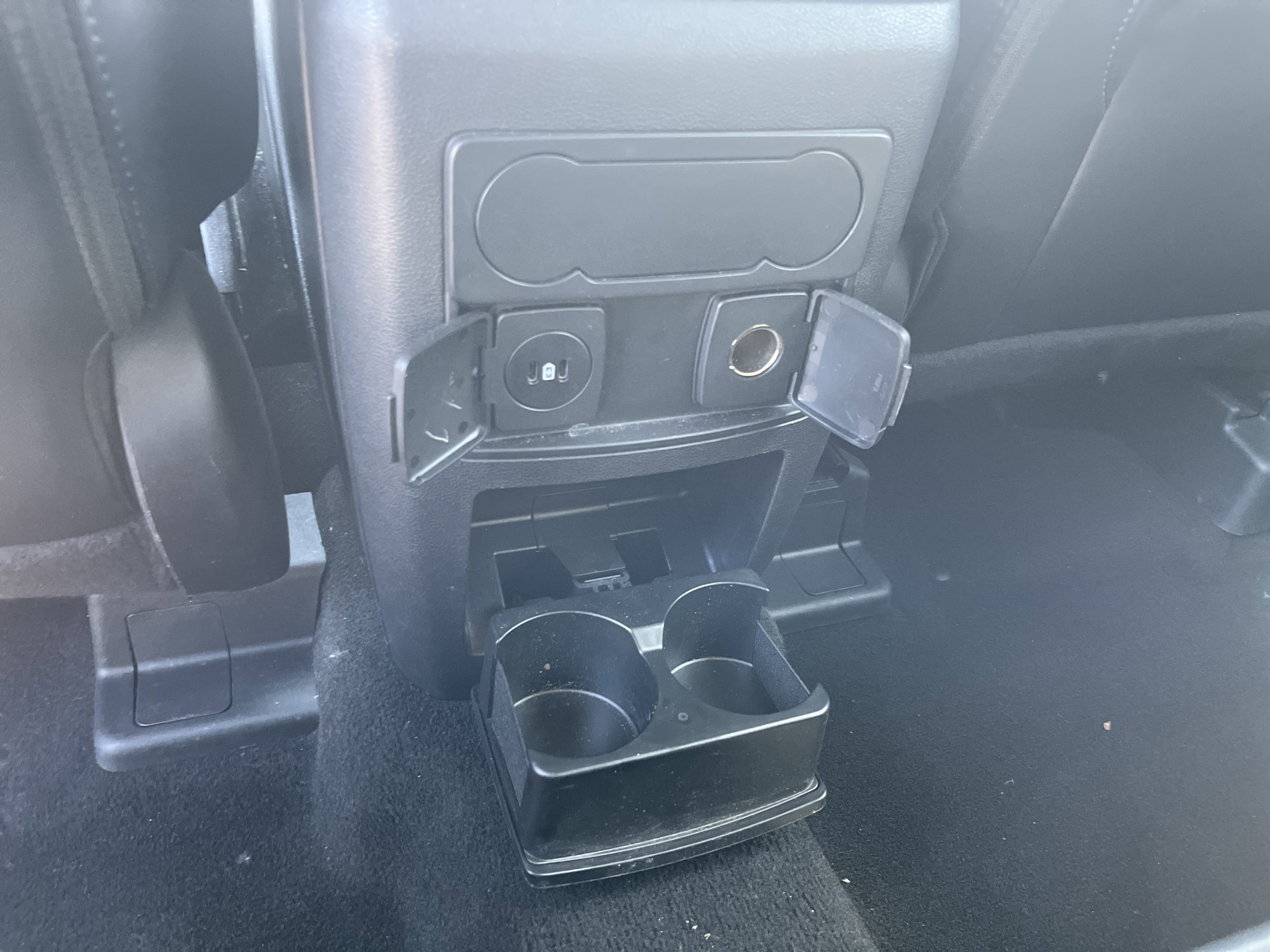 Used 2023 Ford Explorer XLT AWD/4WD image 12