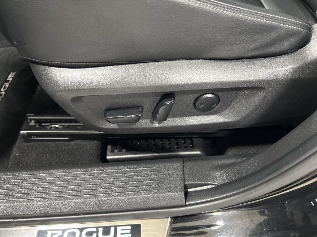 Used 2023 Nissan Rogue SL image 13